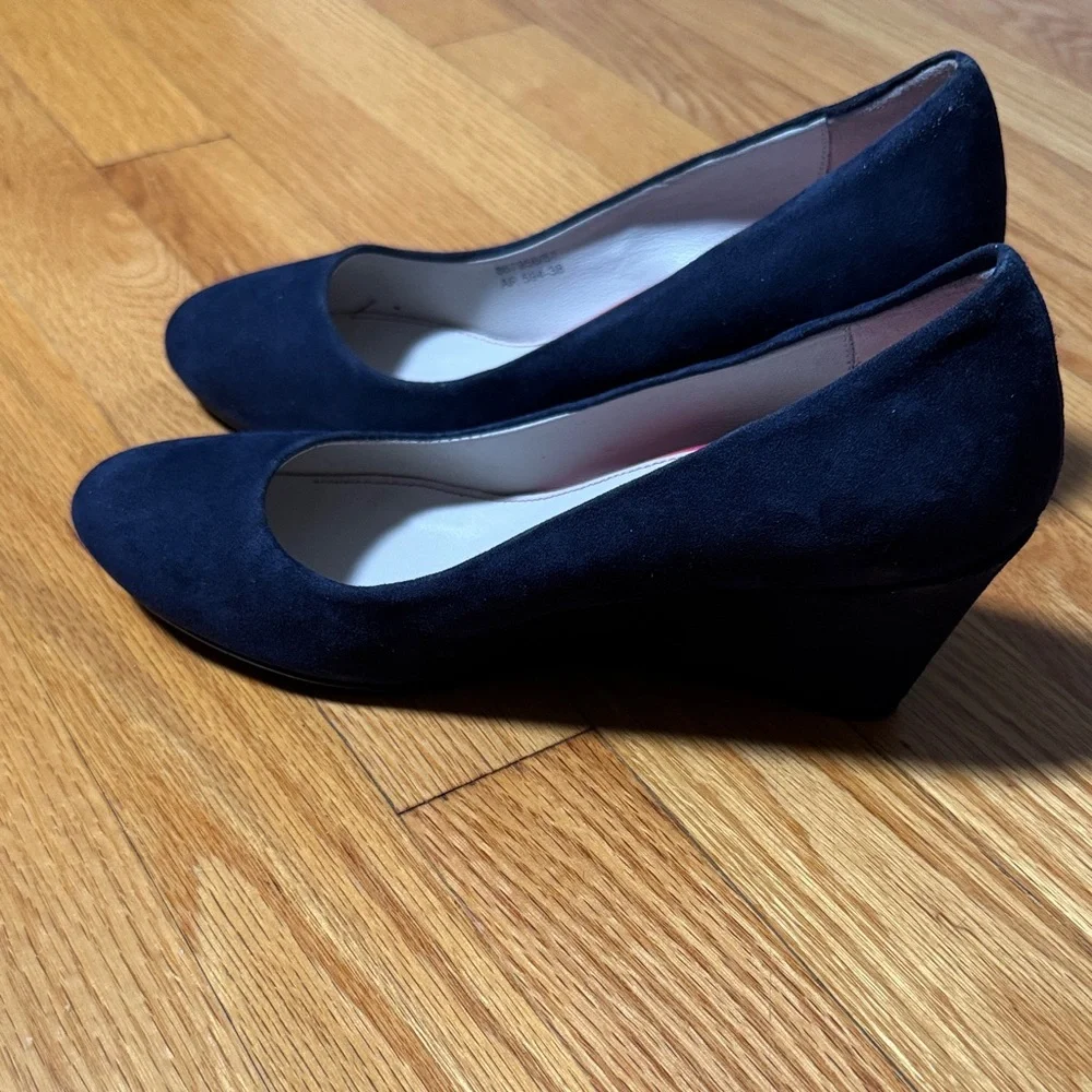 ⭐️HP⭐️ Boden- women’s navy suede shoes with wedge heel. Size 38/7